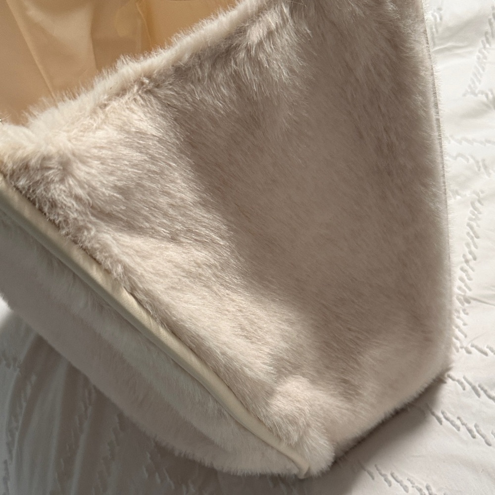 Elegant Cream Faux Fur Tote Bag - Picture 9 of 14